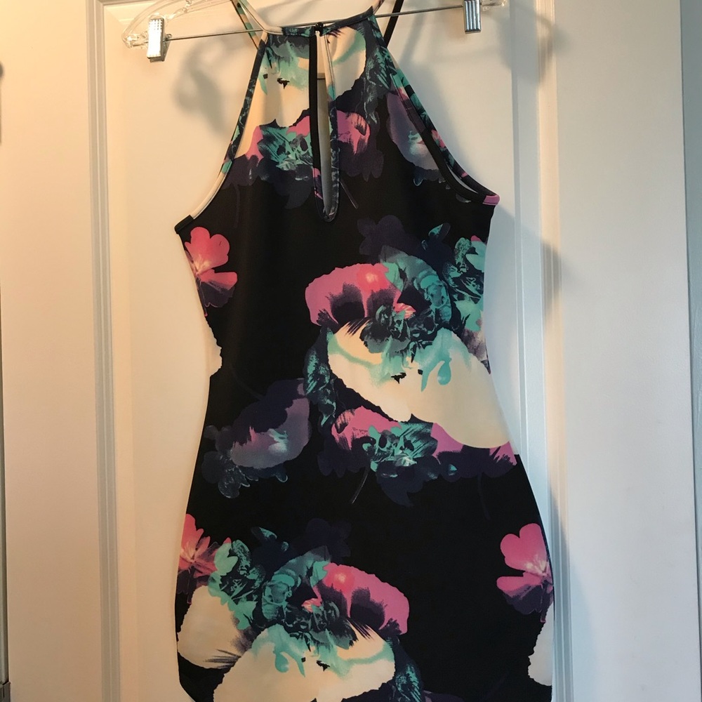 Dress - Picture 2 of 2